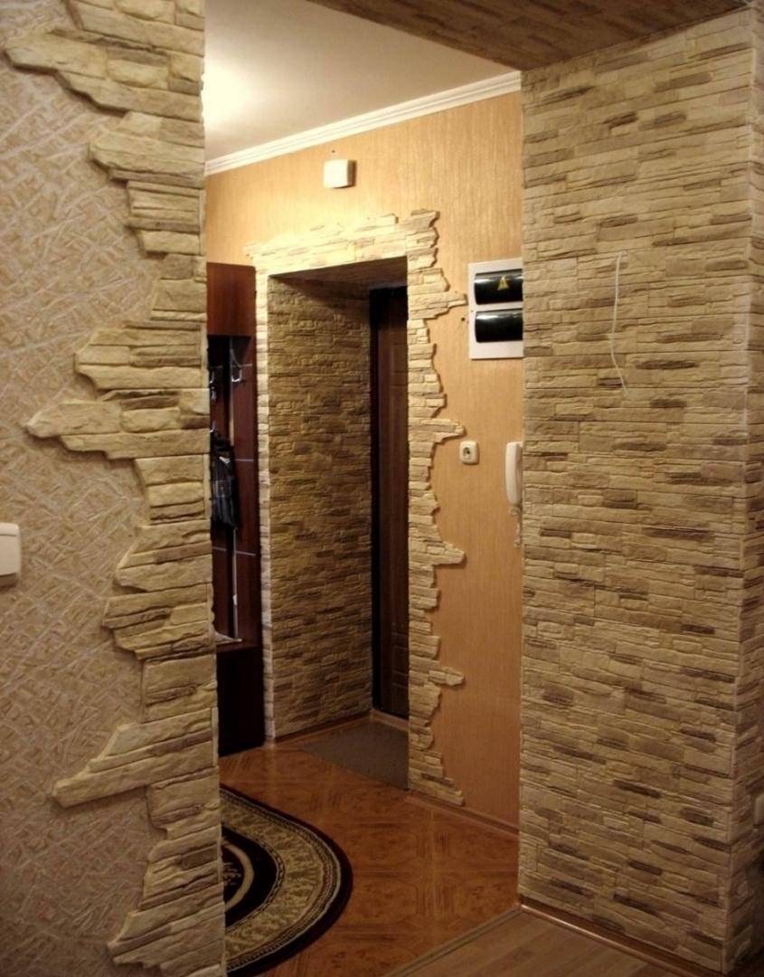 Отделка гостиной камнем