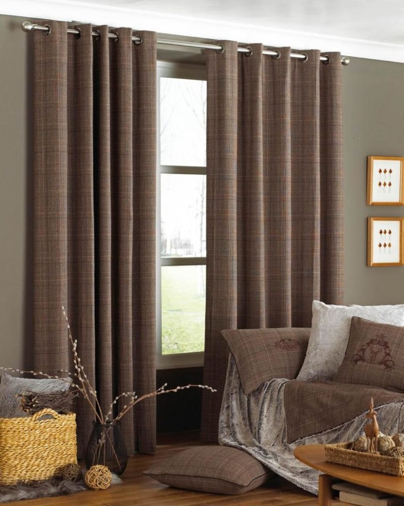 Коричневые шторы в интерьере