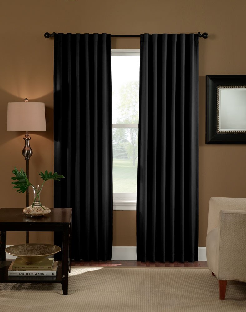 Темные шторы в интерьере