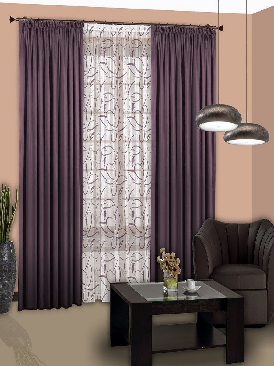 Коричневые шторы в интерьере гостиной