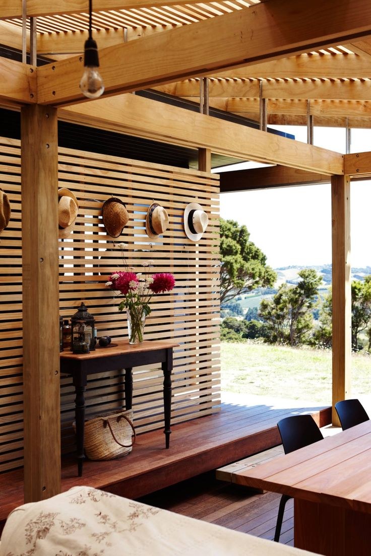 Беседка с реечным фасадом