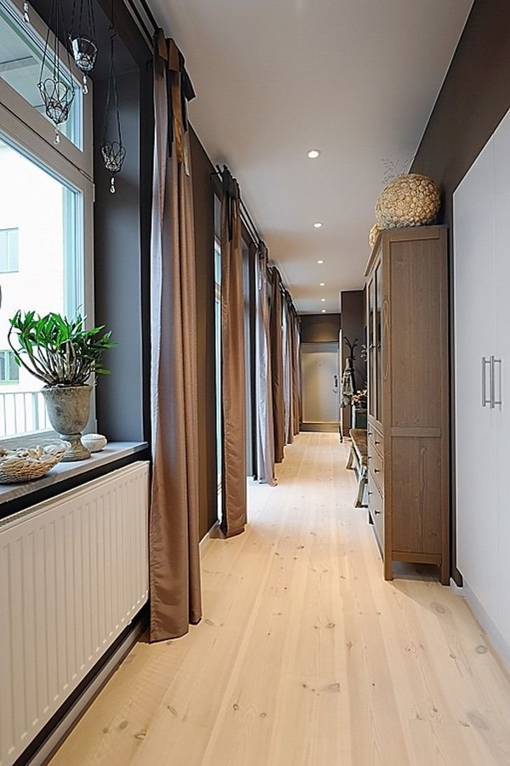 Длинный коридор в частном доме