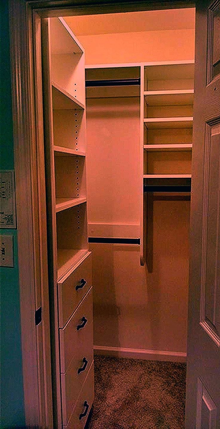 Гардеробная в кладовке