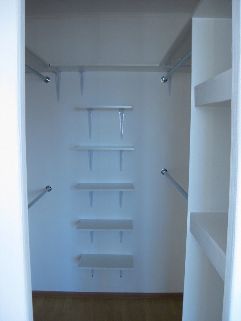 Гардеробная в кладовке
