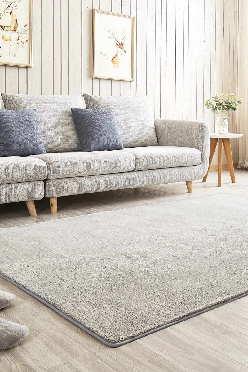 Однотонные ковры в интерьере