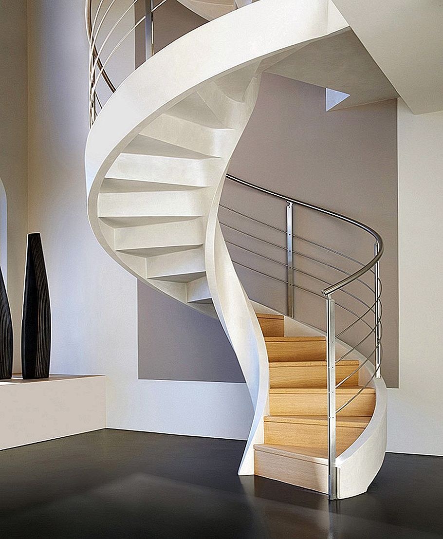 Полувинтовая деревянная лестница на второй этаж