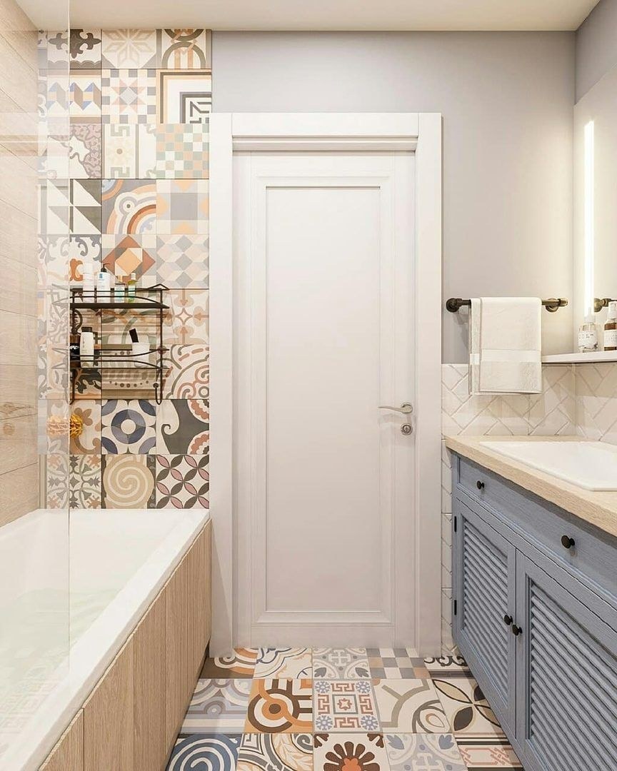 Двери в ванную в светлых тонах