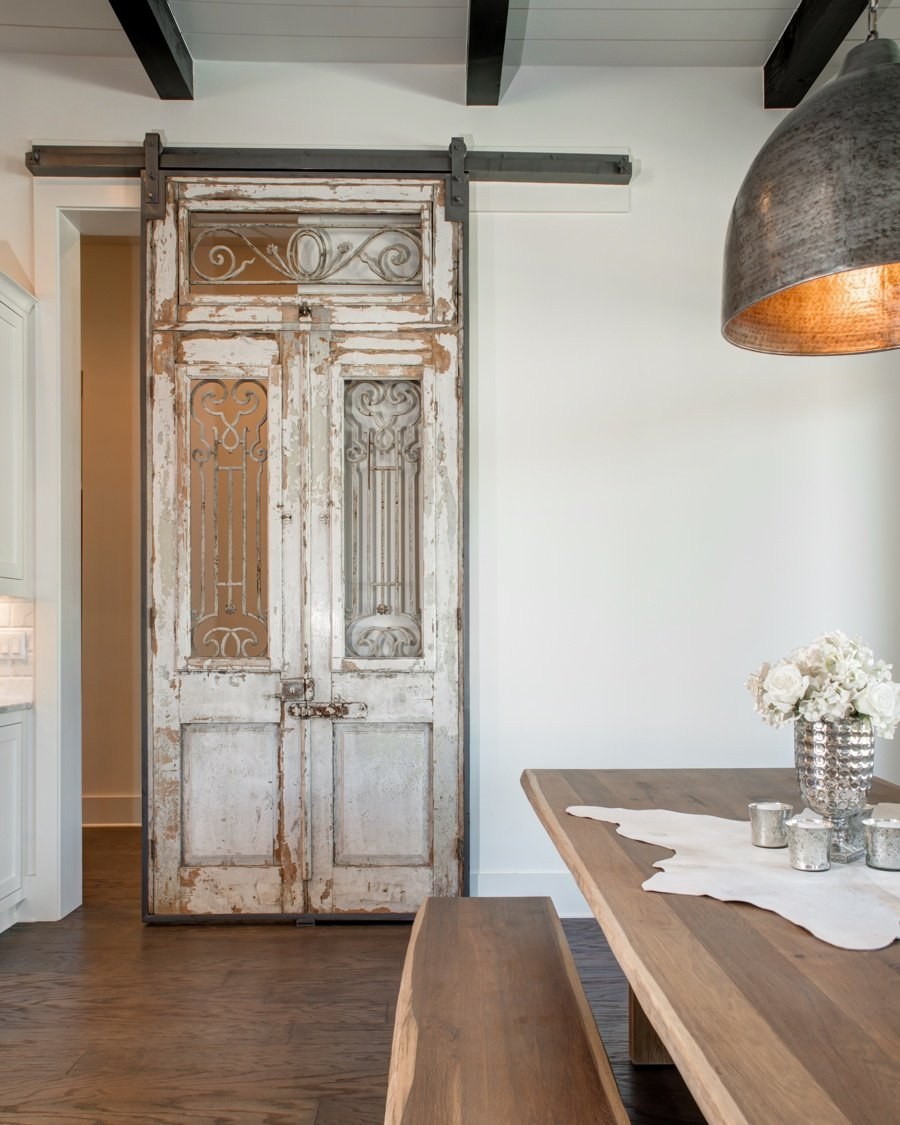 Винтажные двери в интерьере