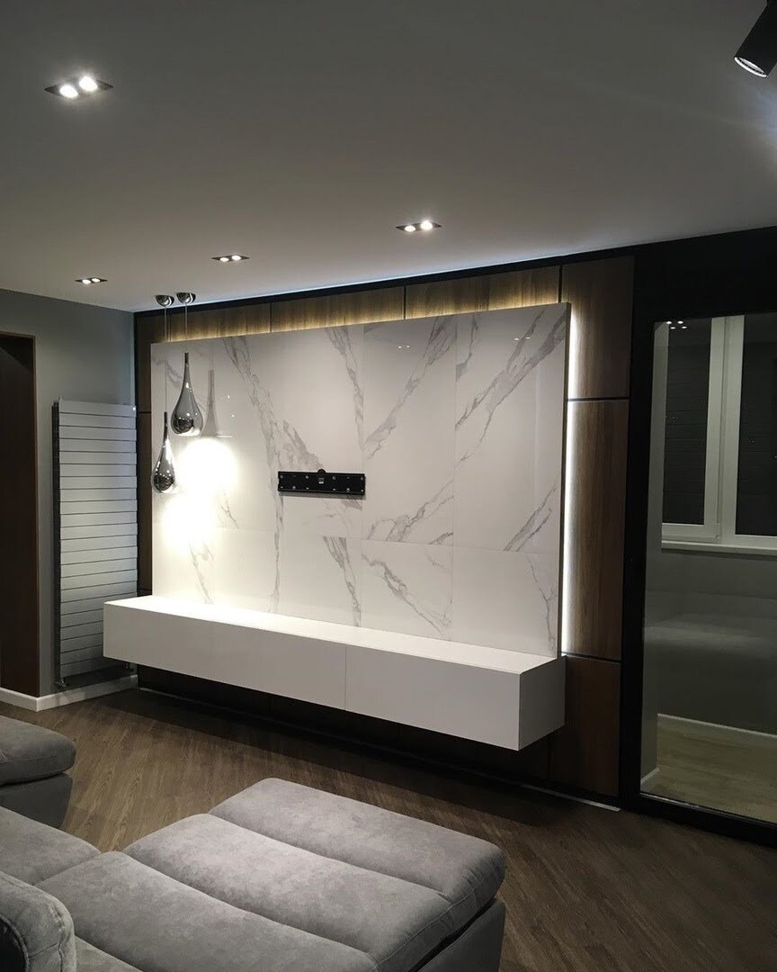 Телевизор на штукатурке