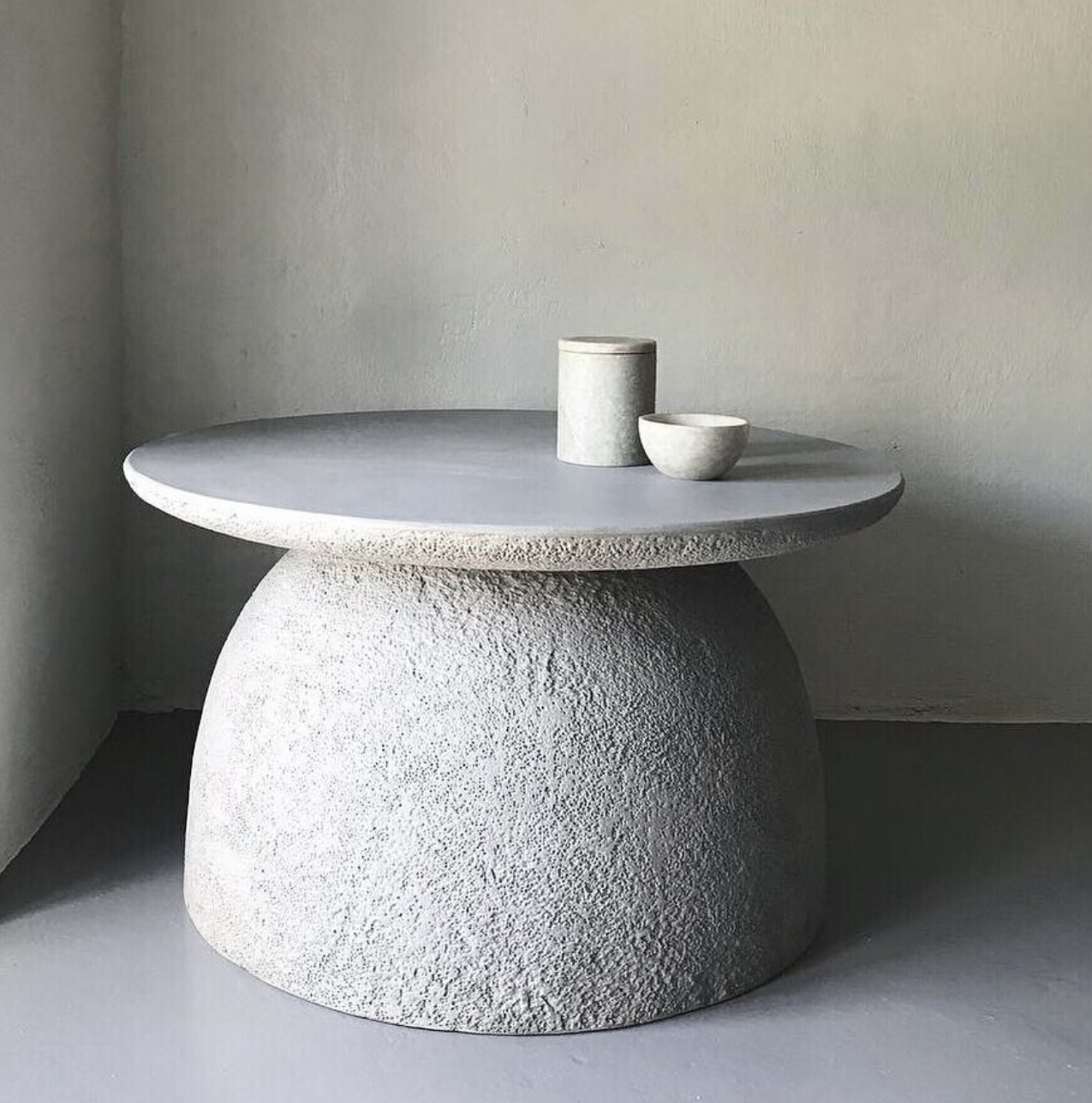 Stone tables. Журнальный столик Monti Lava Stone. Журнальный столик бетон. Столик из бетона. Журнальный стол из бетона.