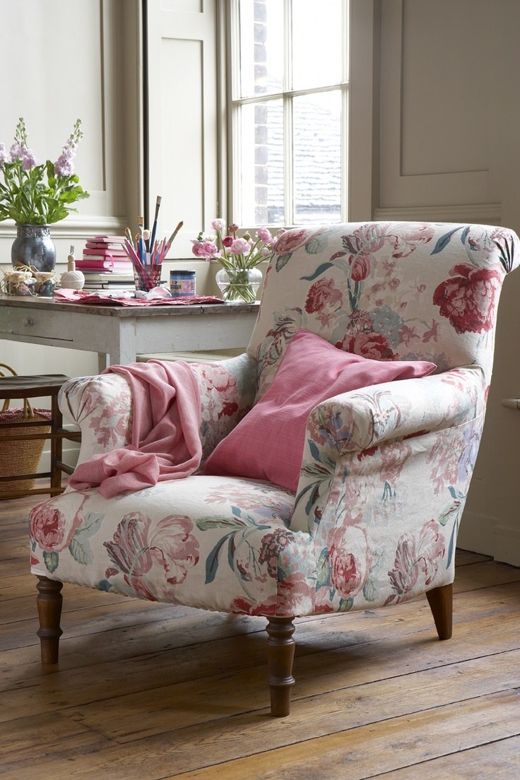 Диван из цветов