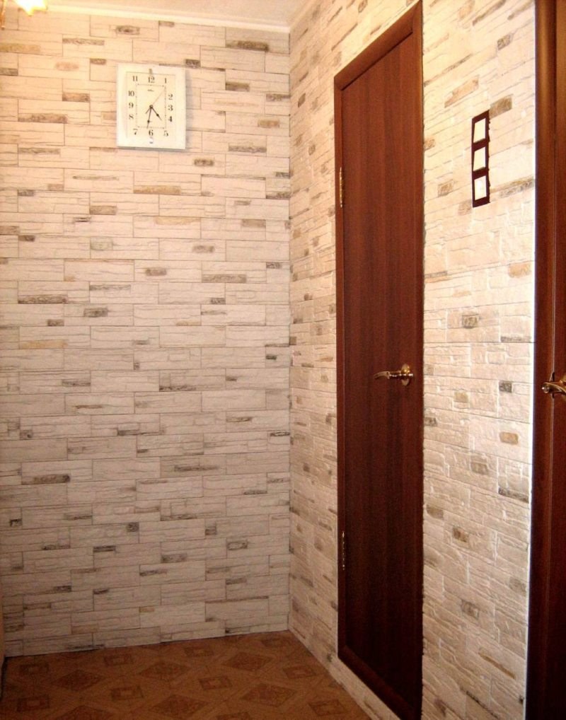 Скомбинировать обои в прихожей