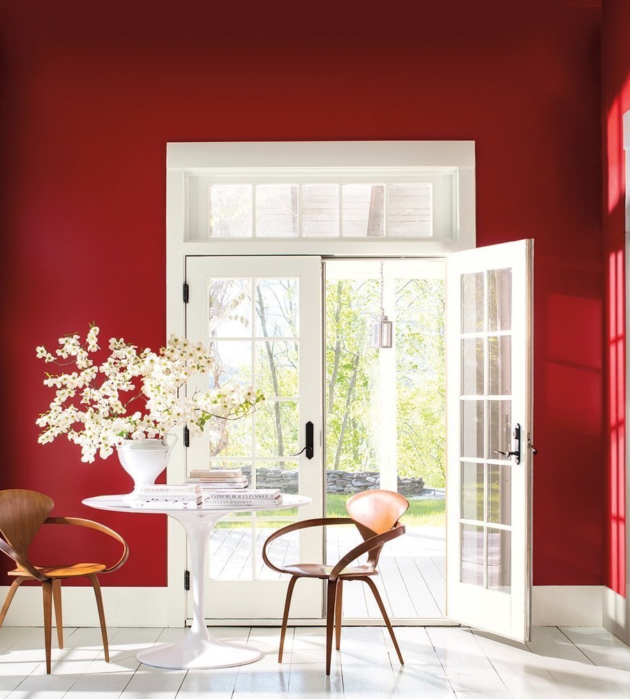 Гостиная в красных тонах