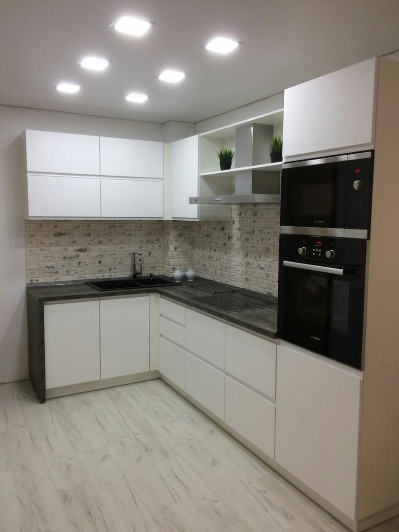 Кухни белые глянцевые угловые