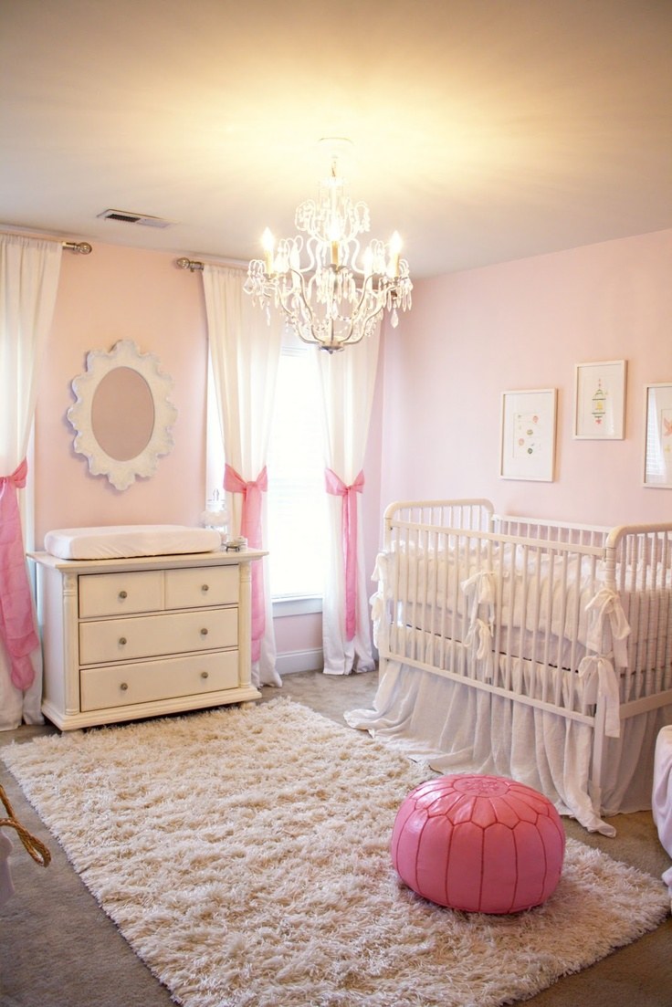 Спальня в бежевых розовых тонах для девочки