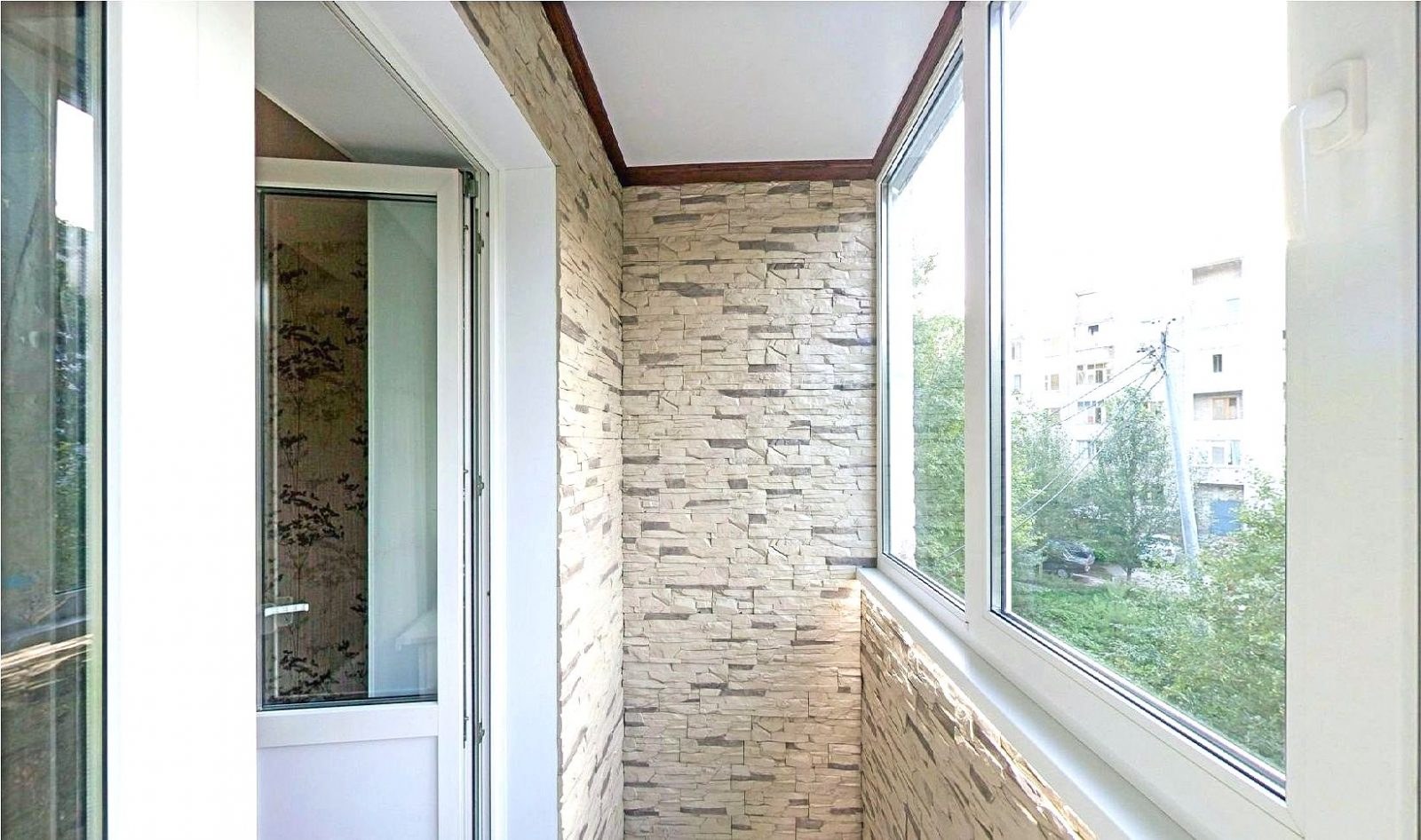 Облицовочные панели для внутренней отделки балкона
