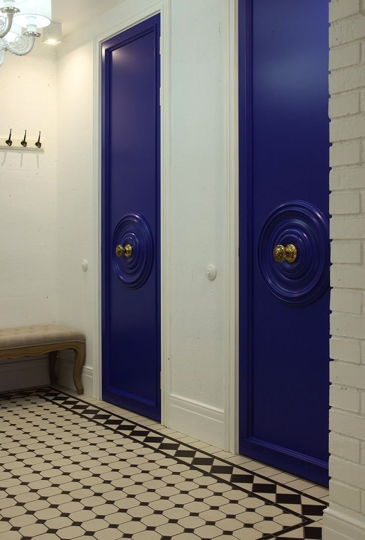 Синие двери в интерьере