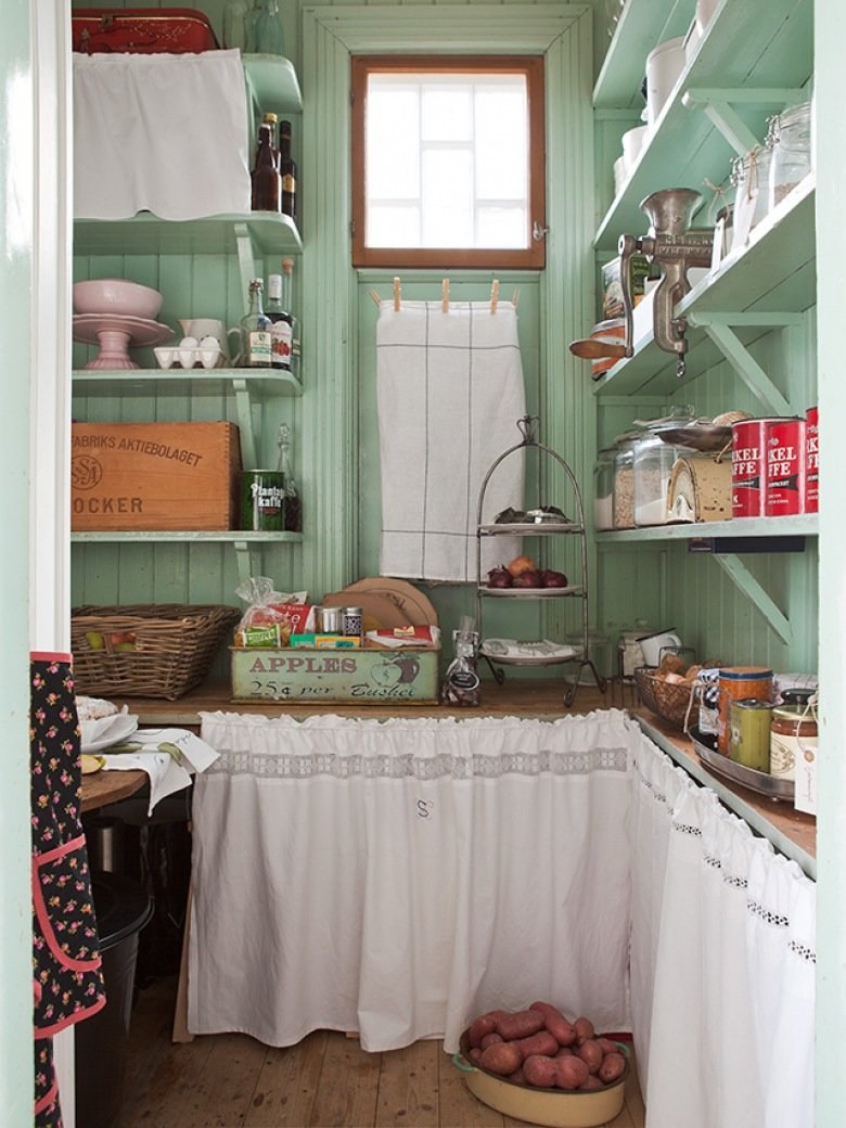 Кухонные шкафчики с занавесками