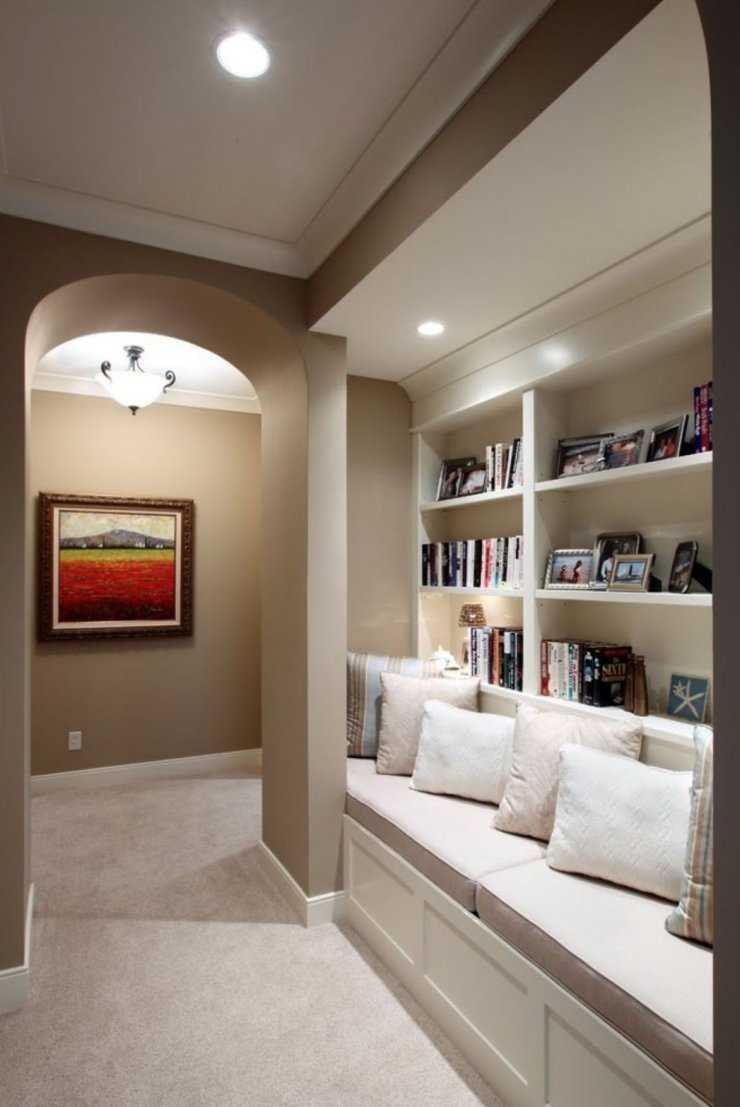 Гостиная в коридоре