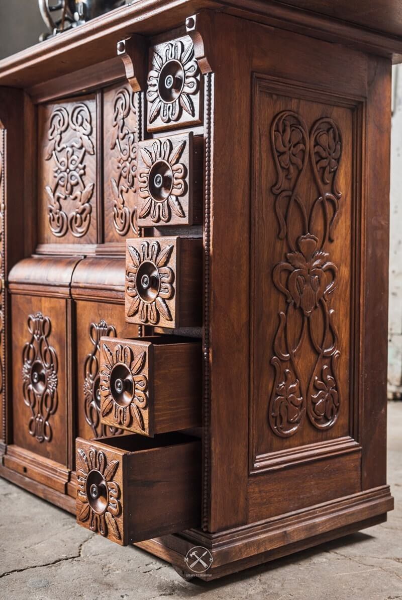 Красивая резная мебель