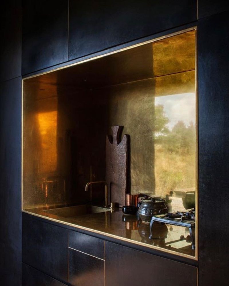 Фартук для кухни латунь