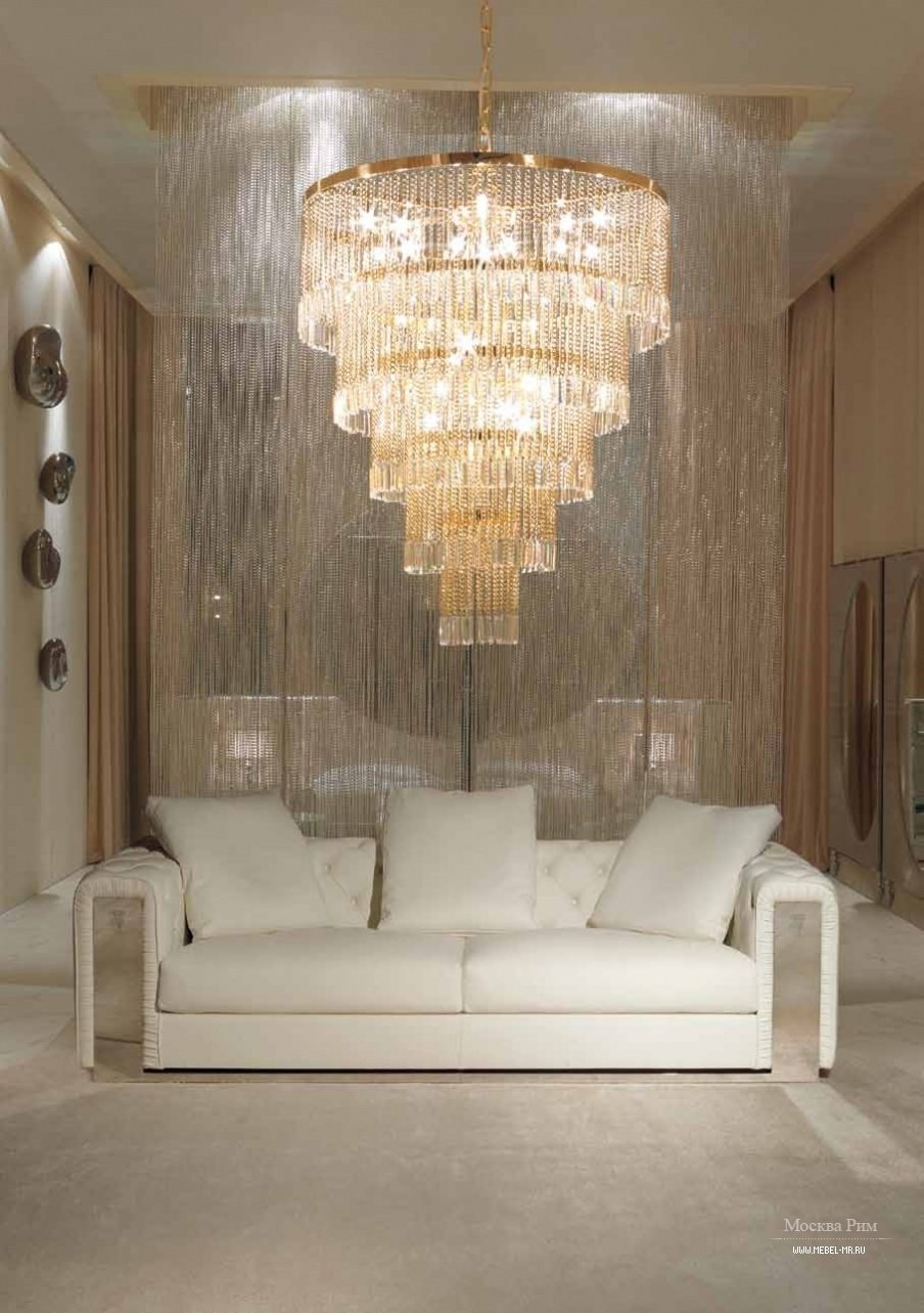 Хрустальная люстра в спальне