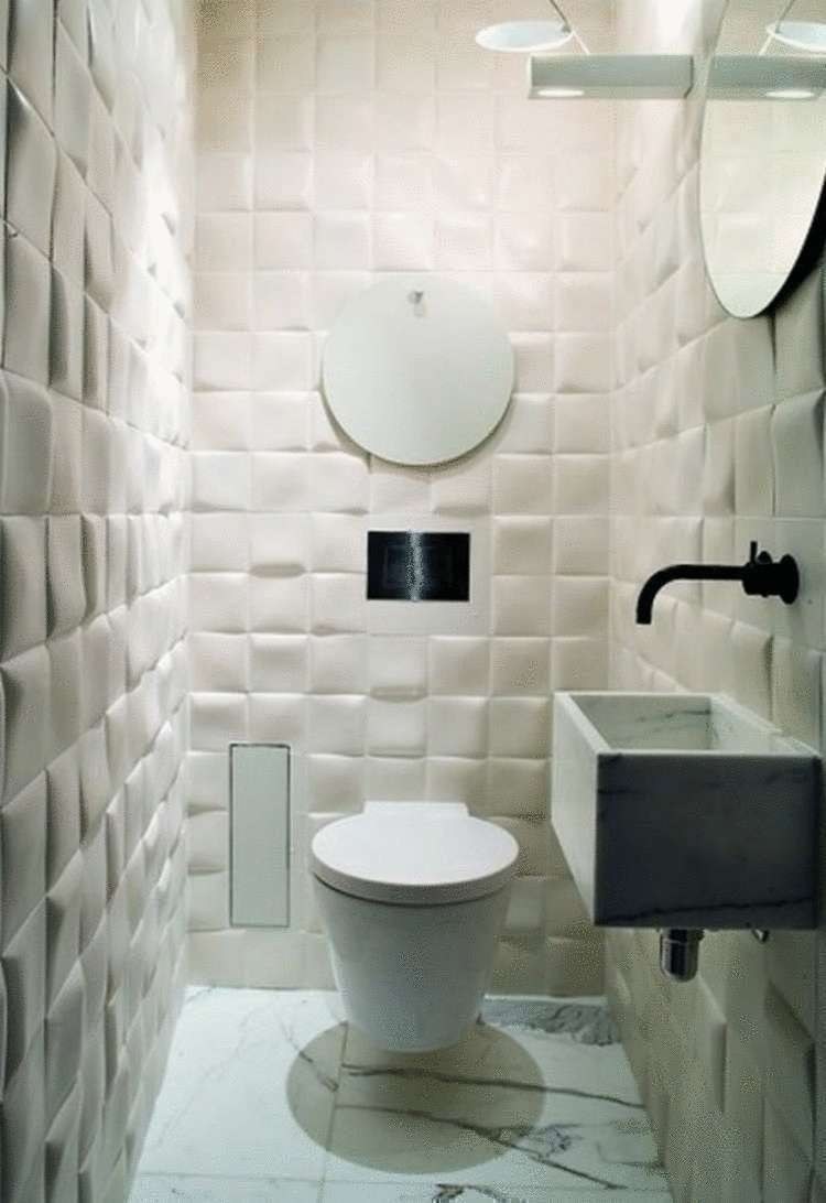 Плитка в маленьком туалете