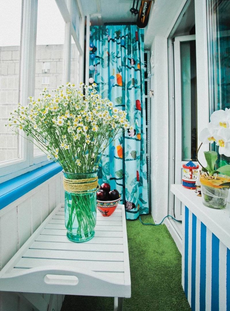 Маленькие открытые балконы