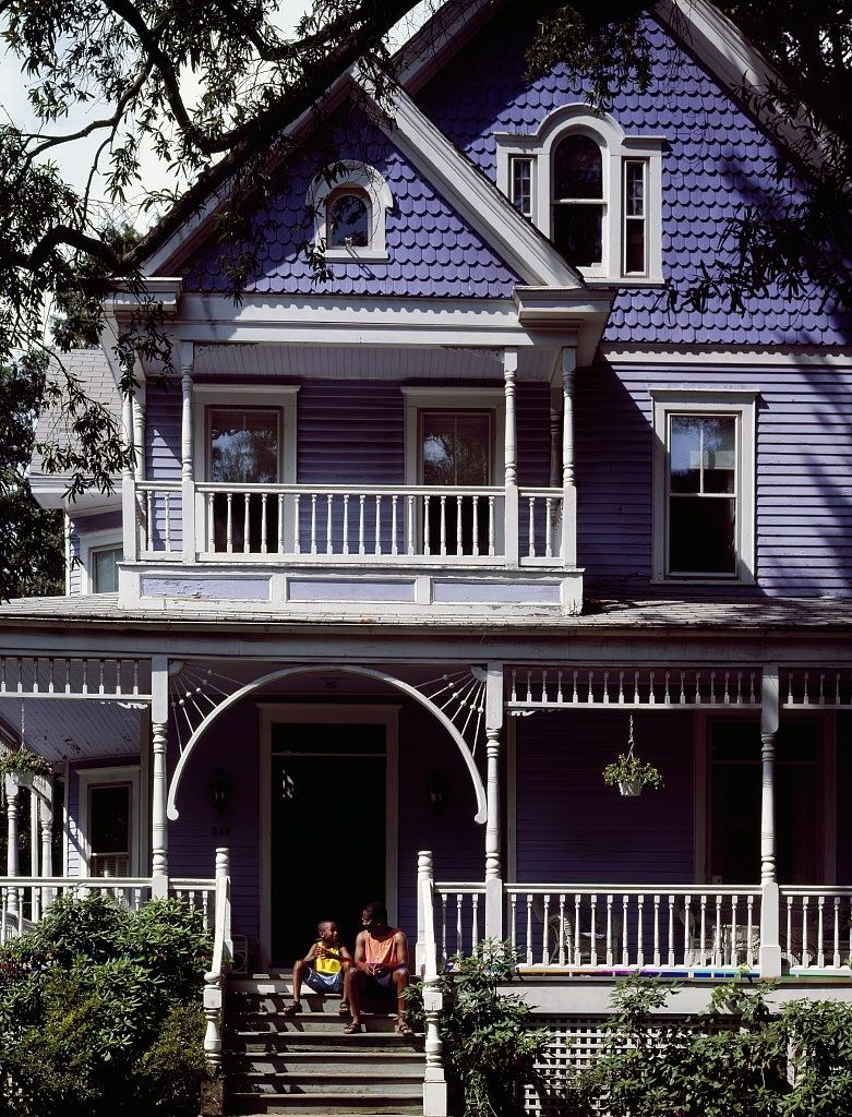 Фиолетовый дом