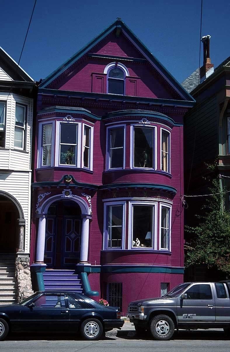 Сиреневый дачный домик