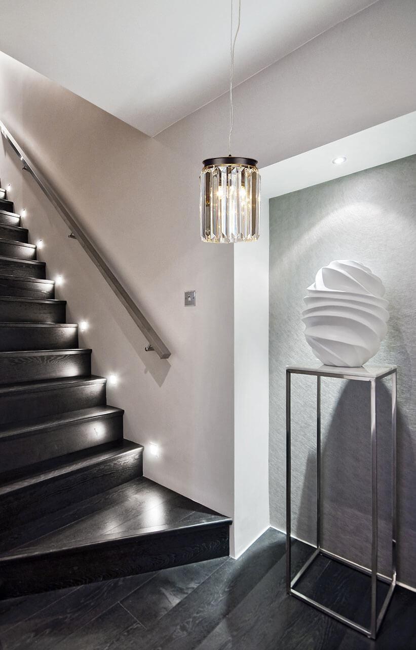 Бетонная лестница с подсветкой