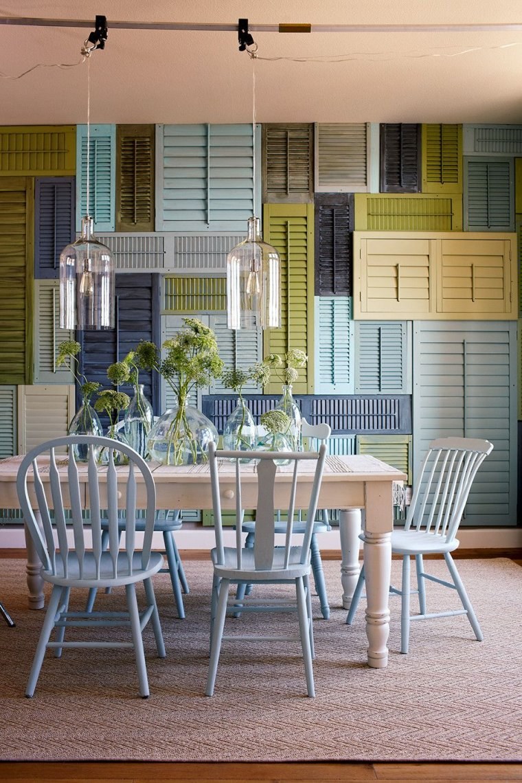 Кухонный гарнитур с жалюзийными дверцами