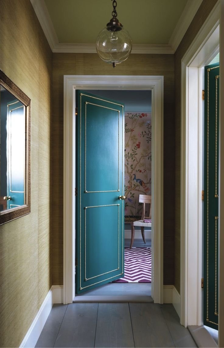 Темно зеленый шкаф