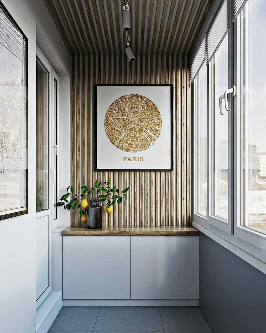 Деревянные рейки на балконе