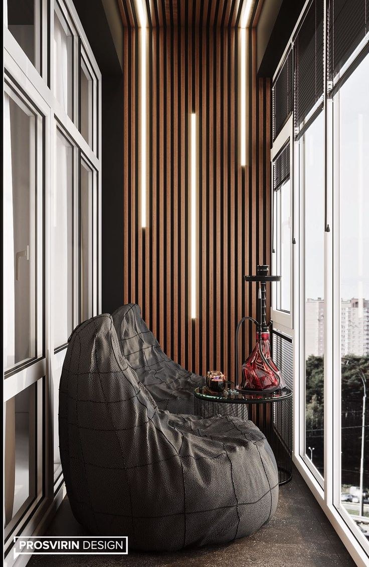 Красивый открытый балкон