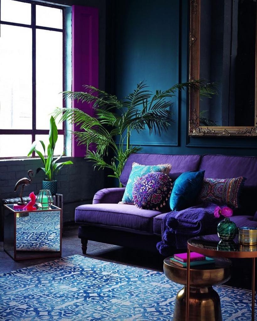 Темно фиолетовая комната