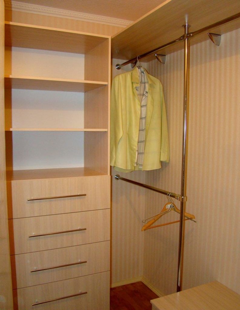 Обустройство узкой кладовки