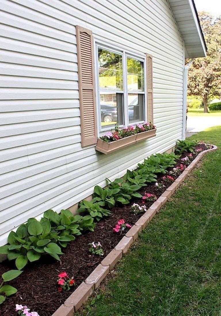 Клумба около забора