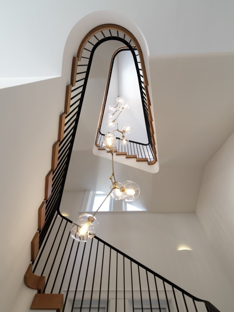 Светильники на лестничный марш