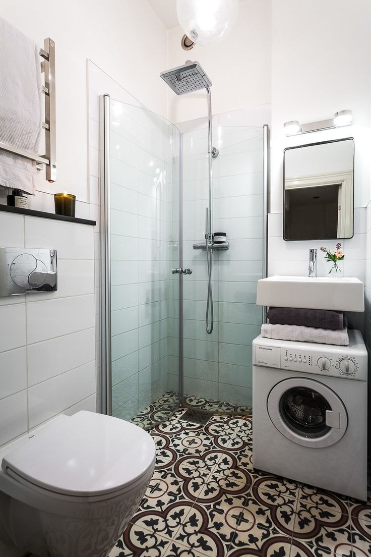 Маленькая ванная со стиральной машиной
