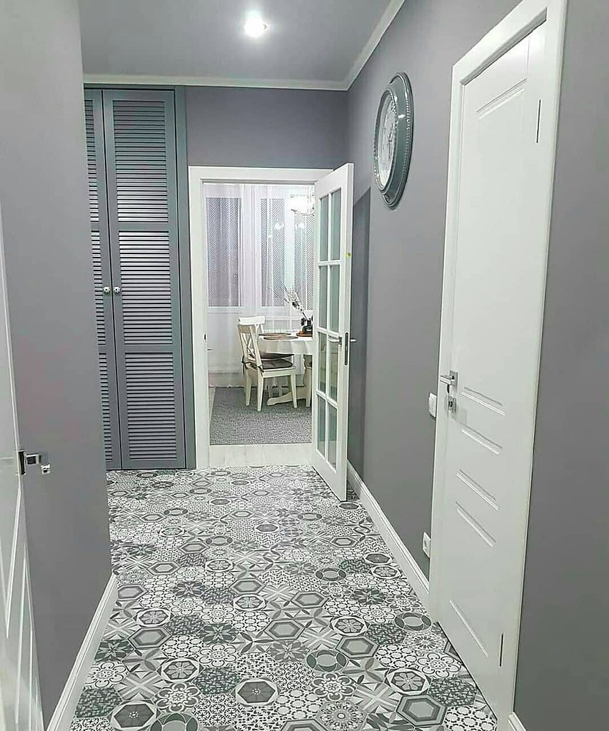 Черные двери в интерьере