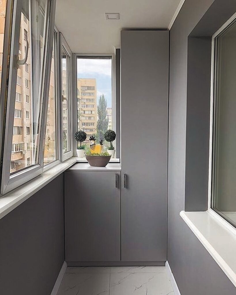 Отделка углового балкона