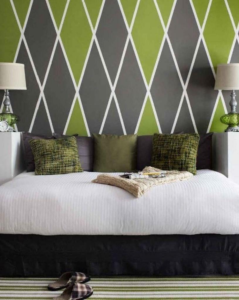 Ромбы на стене в интерьере покраска