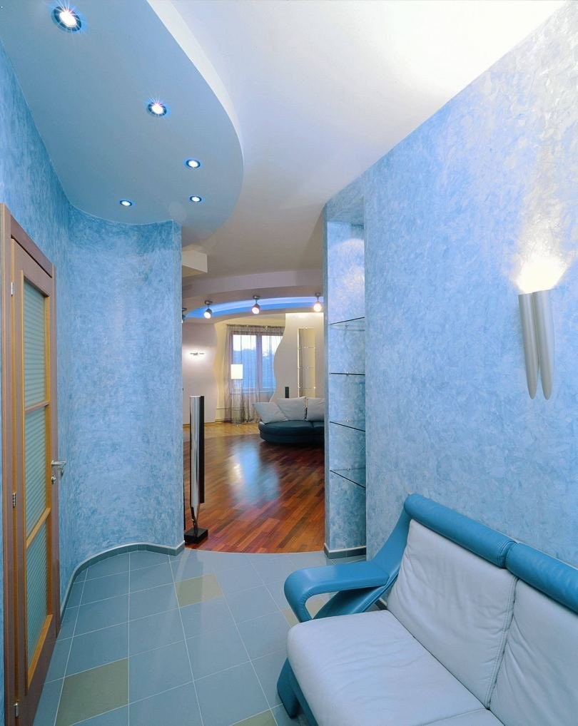 Голубая декоративная штукатурка в интерьере