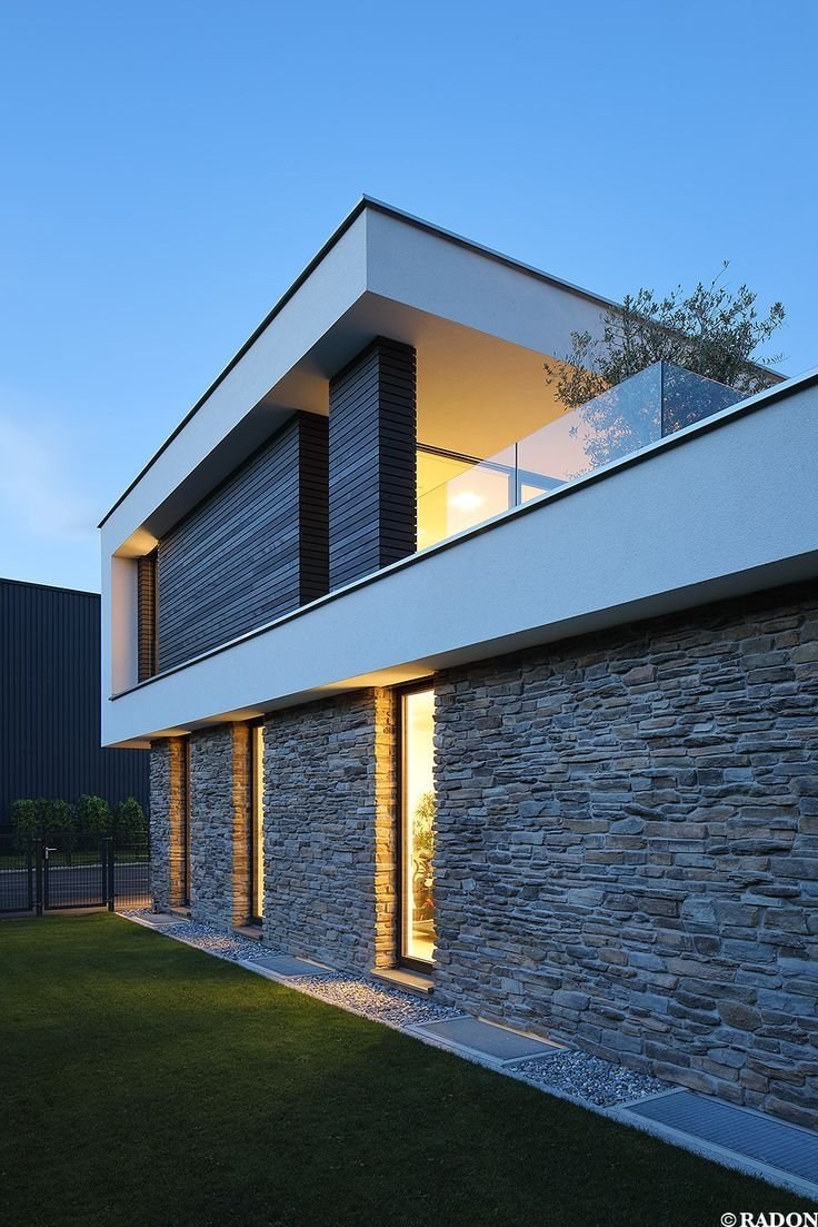 Квадратный дом с плоской крышей