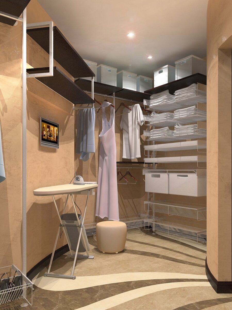 Прихожая с гардеробной комнатой