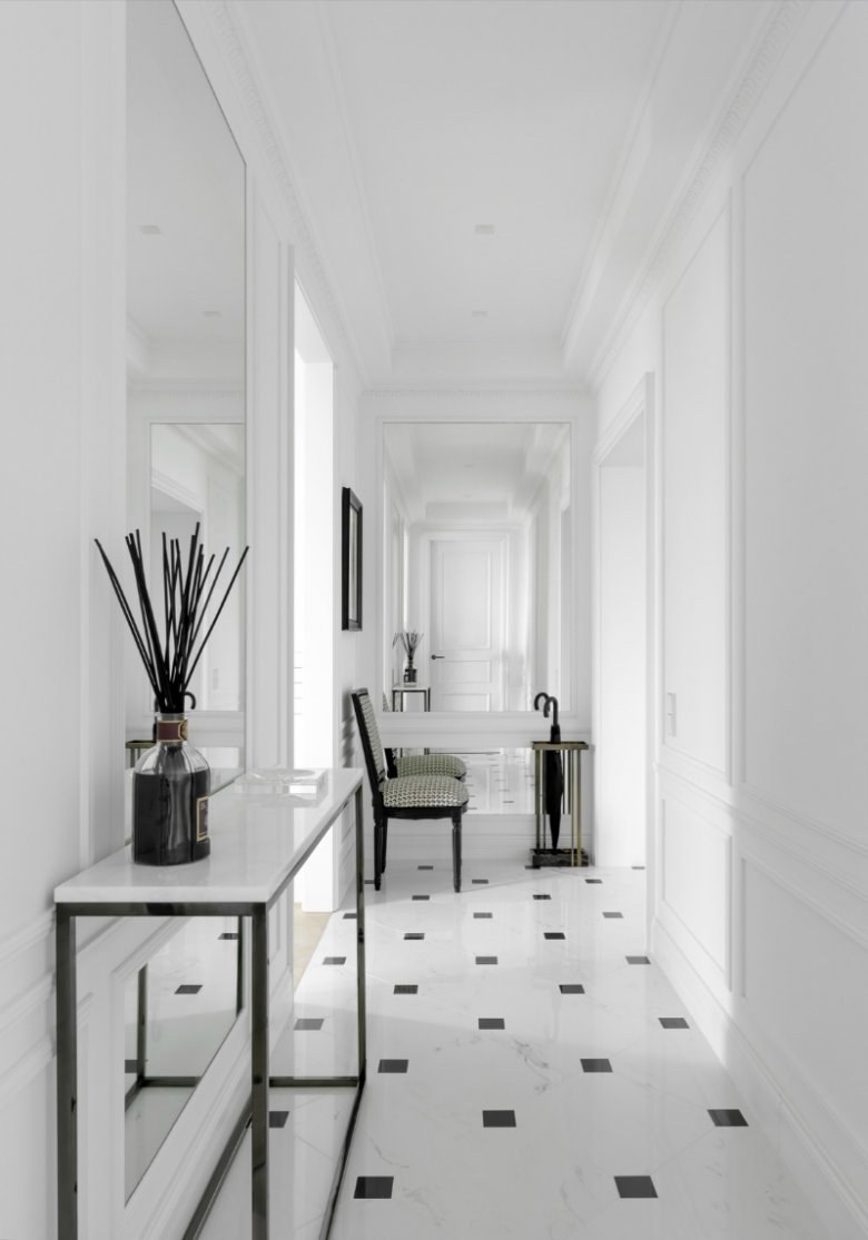 Черно белая плитка в прихожей