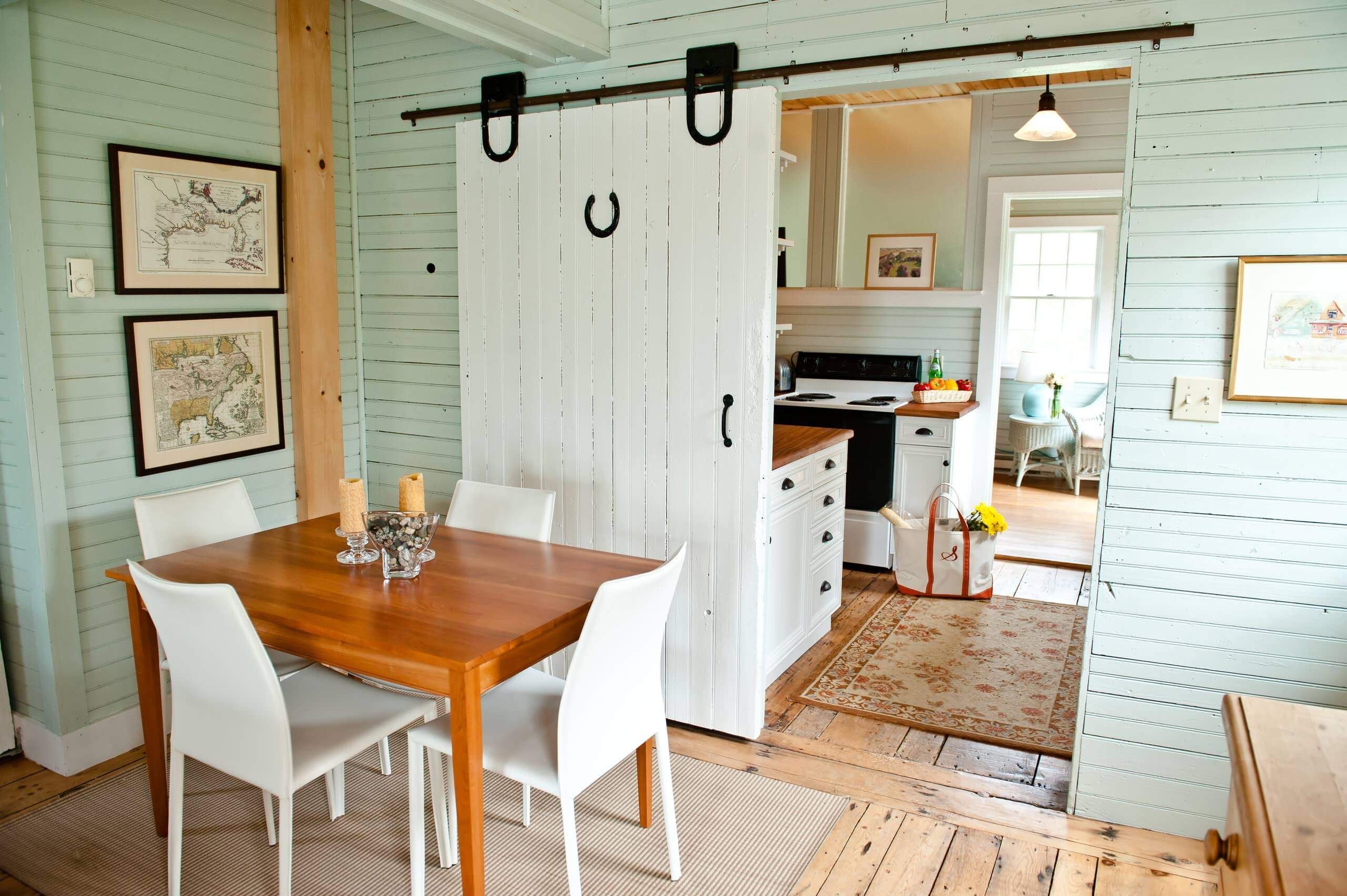 кухня столовая в скандинавском стиле в загородном доме