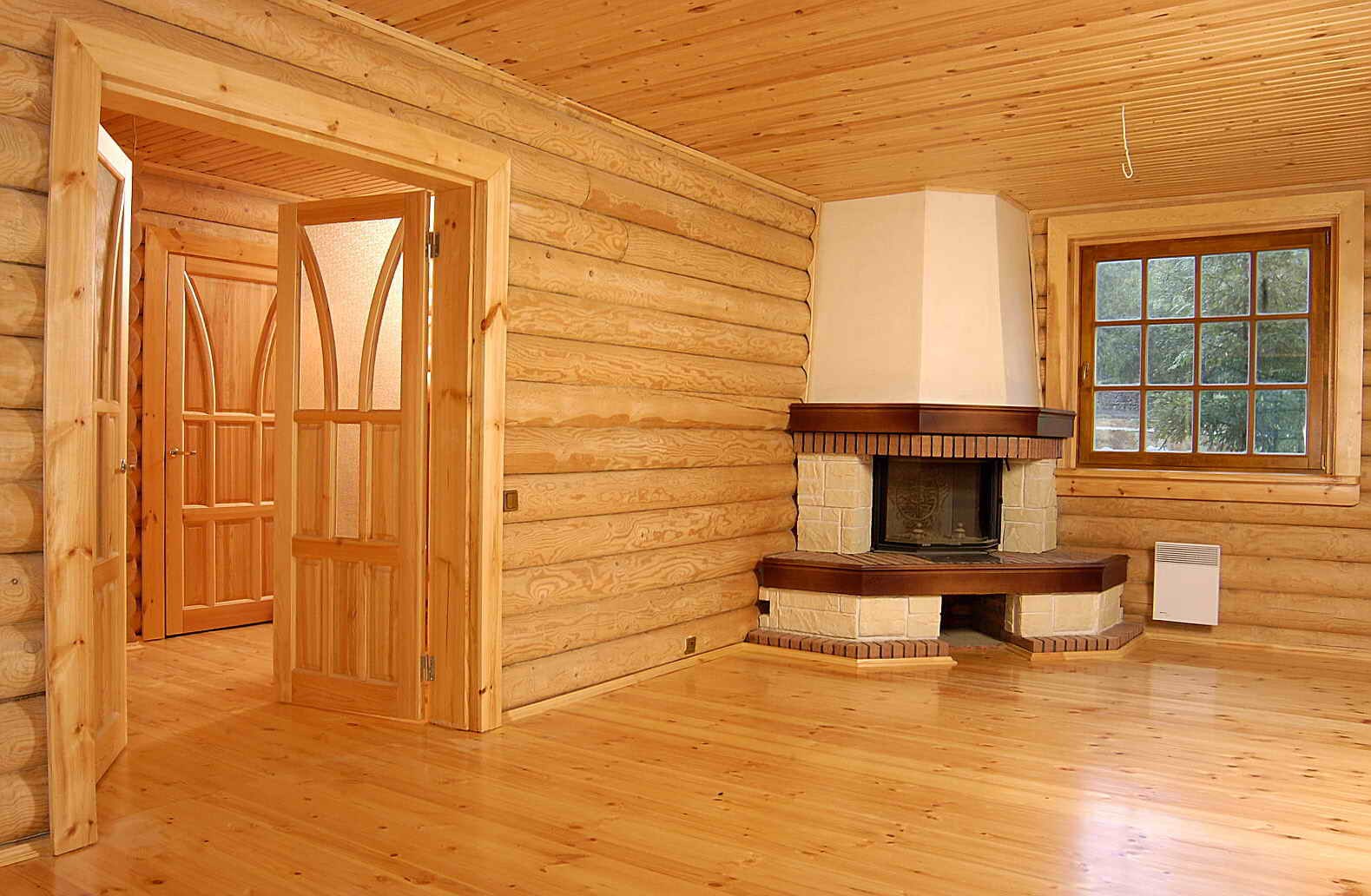 Чем можно обшить комнату. Блок Хаус для внутренней отделки. Внутренняя отделка деревянных домов. Внутренняя отделка деревянного дома. Внутренняя отделка деревом.