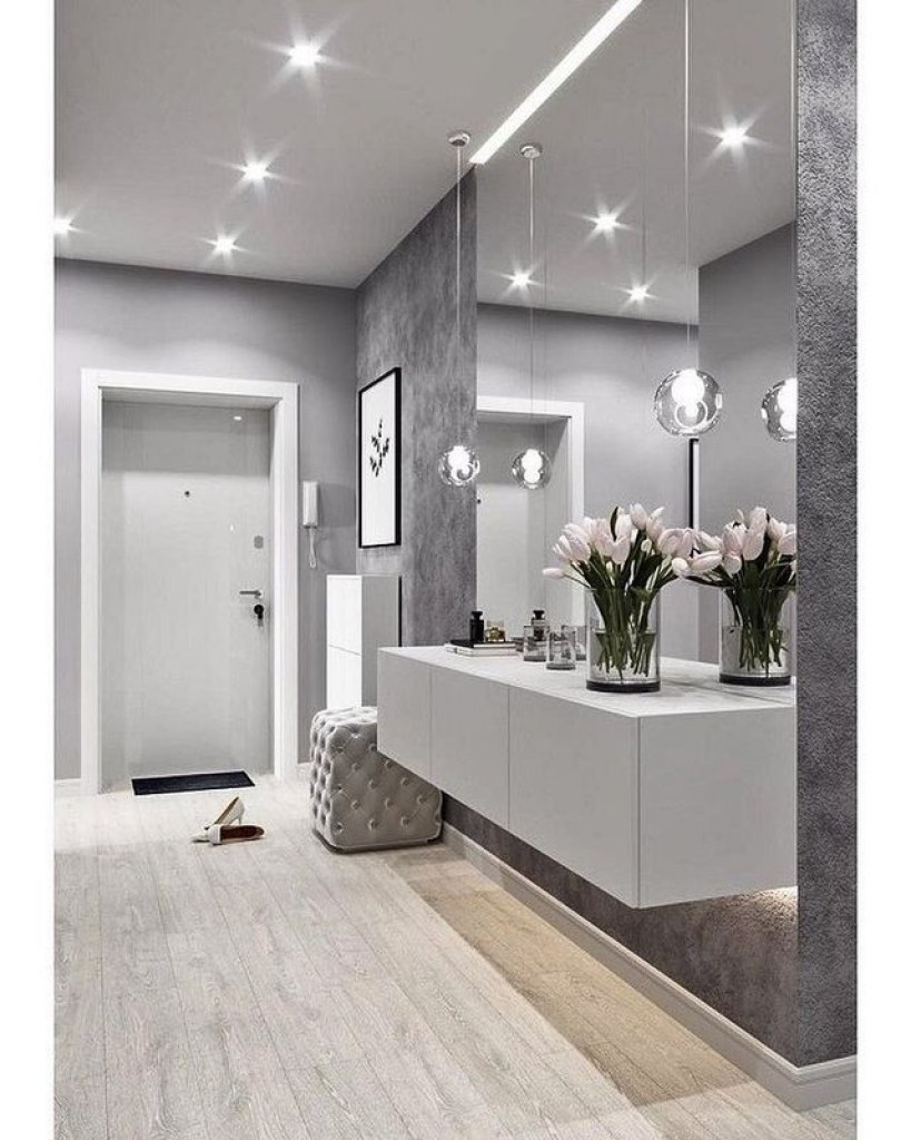 Прихожая в серых оттенках